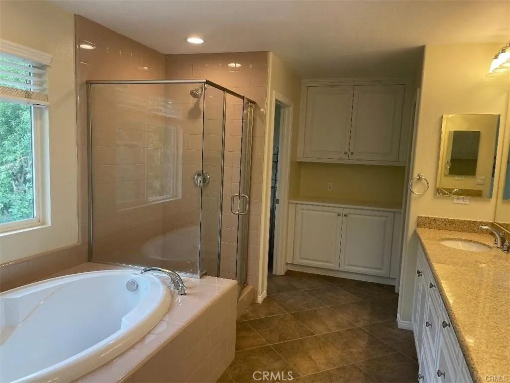 629 E Gardenia Drive
