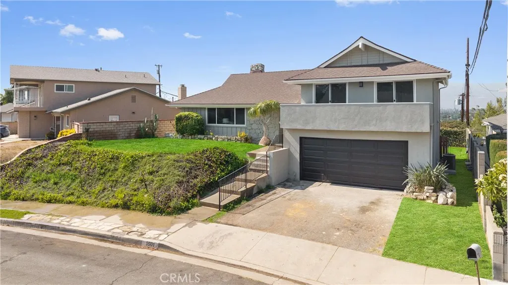 1501 E Maplegrove Street