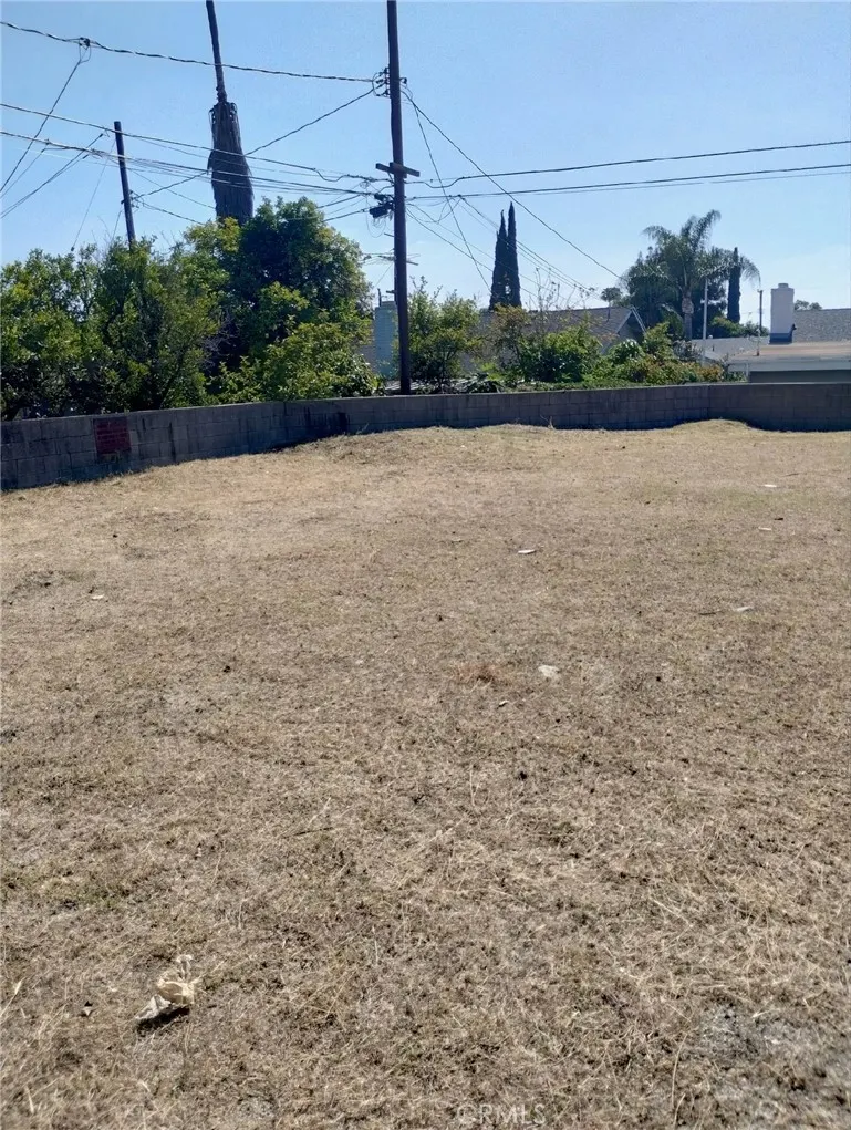 890 E Gladstone