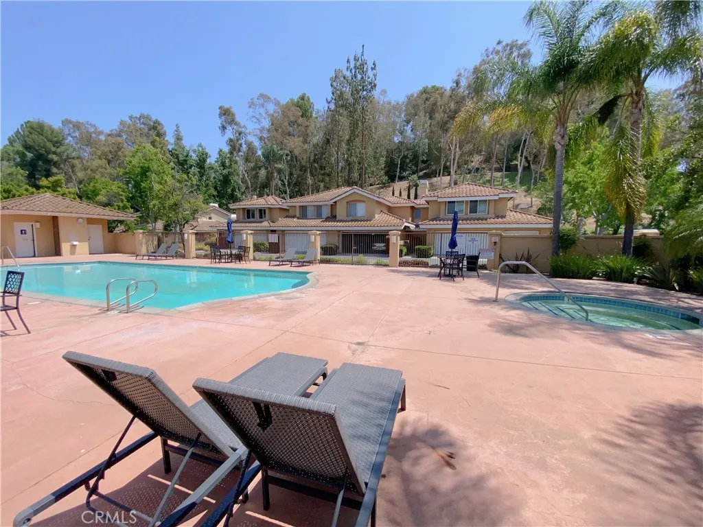 1911 E Calico Drive