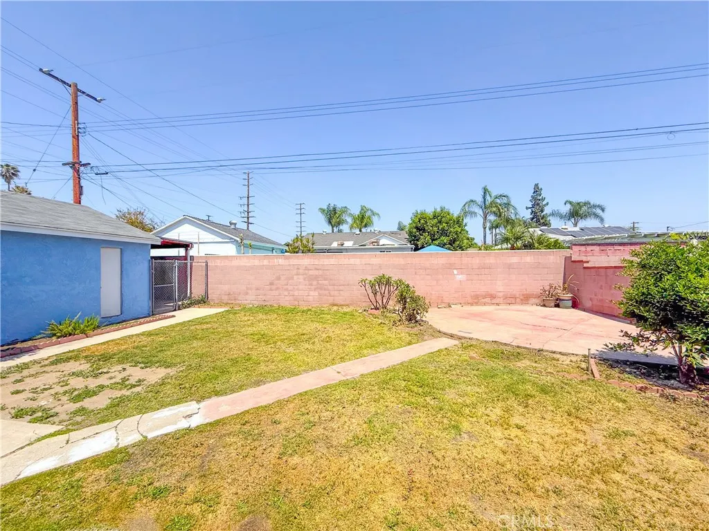 1037 E Grovecenter