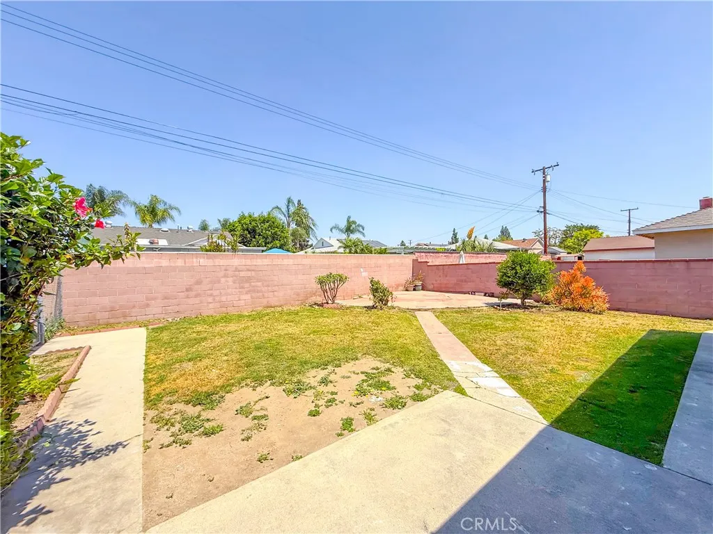 1037 E Grovecenter