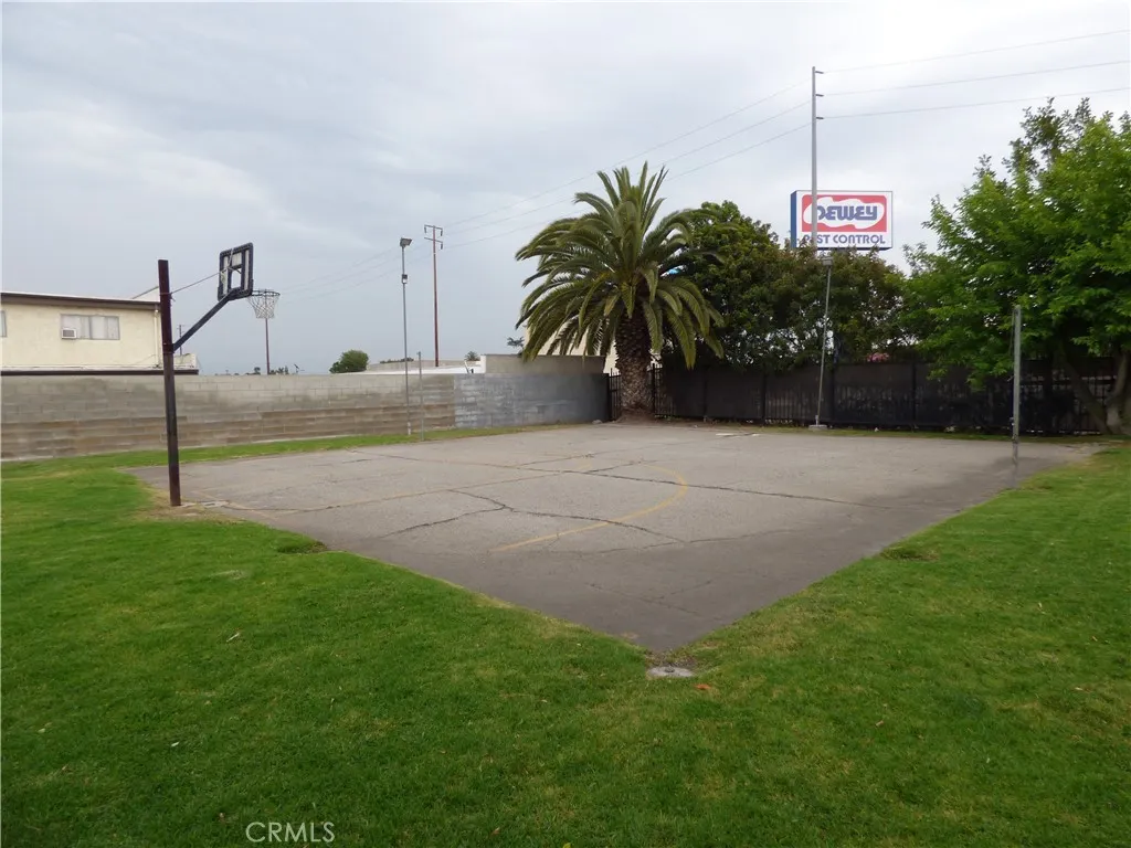 3000 Vineland Avenue, #10