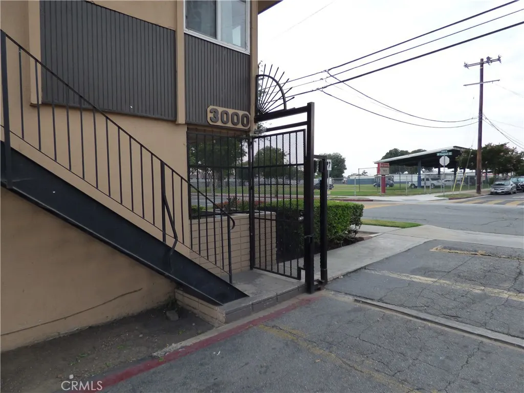 3000 Vineland Avenue, #10