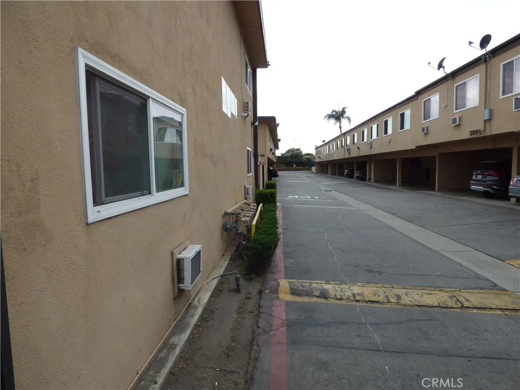 3000 Vineland Avenue, #10