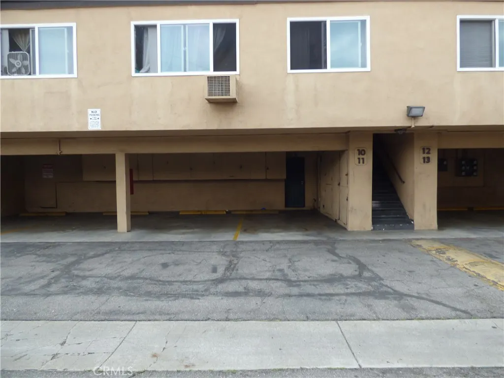 3000 Vineland Avenue, #10