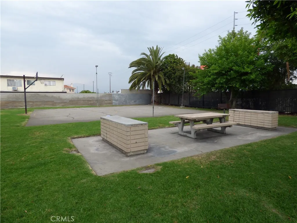 3000 Vineland Avenue, #10