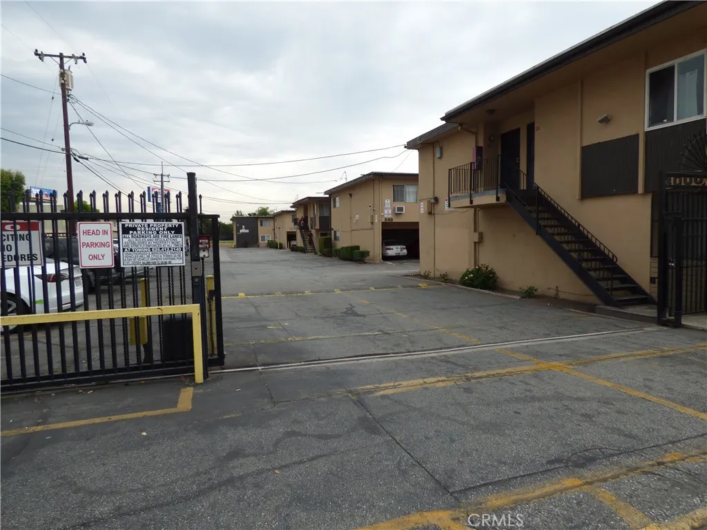 3000 Vineland Avenue, #10