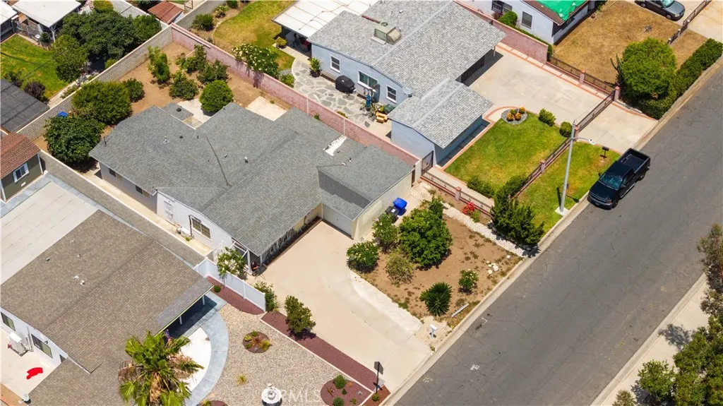 2047 Delford Avenue