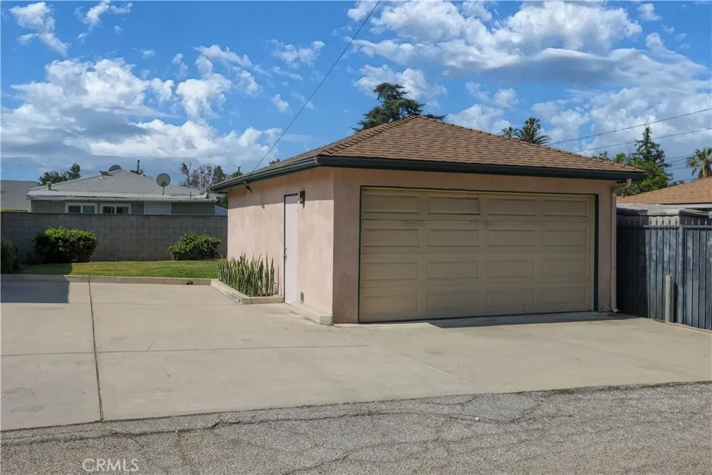 303 N Glendora Avenue, #B