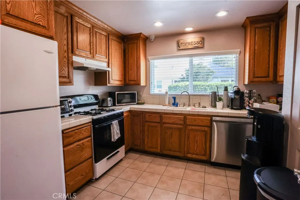 303 N Glendora Avenue, #B