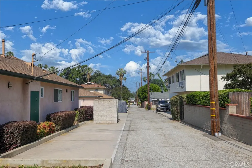 303 N Glendora Avenue, #B