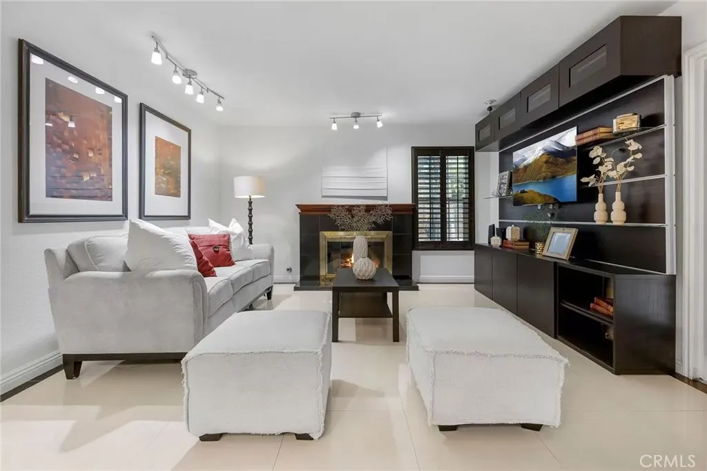 1111 Camino Del Cerritos