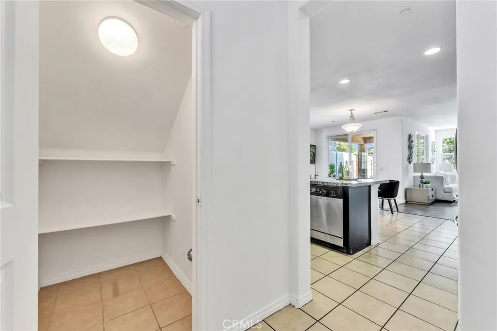 209 W Via Rua Flores