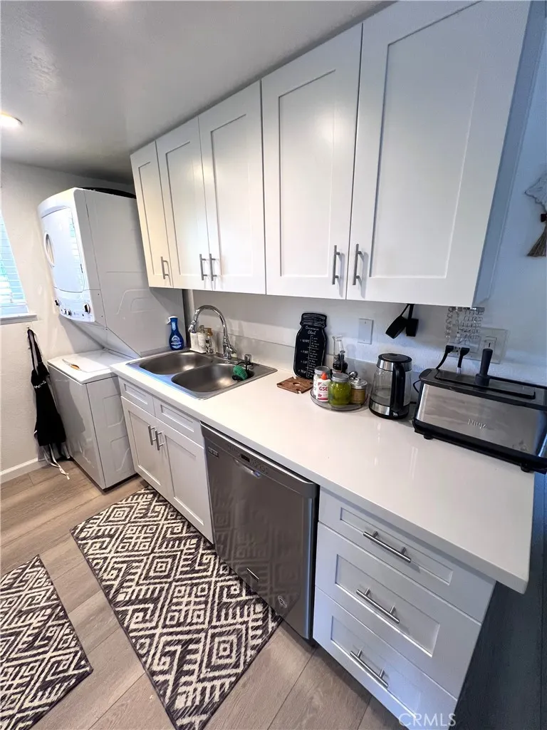 989 W Sierra Madre Avenue, #4