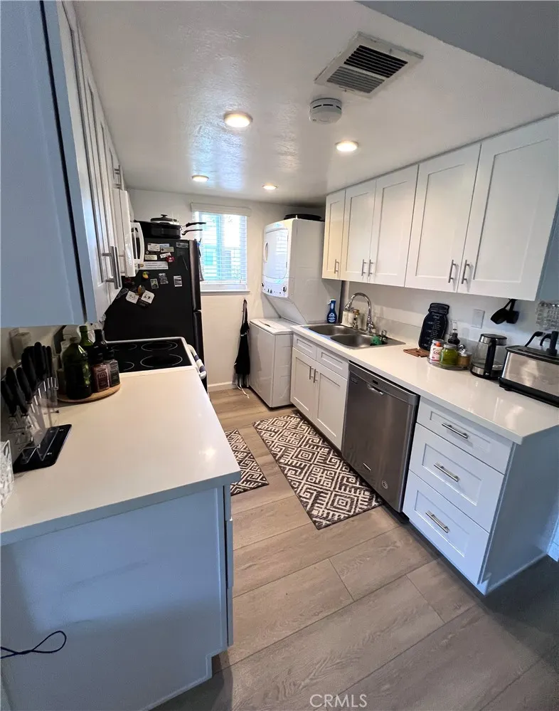 989 W Sierra Madre Avenue, #4