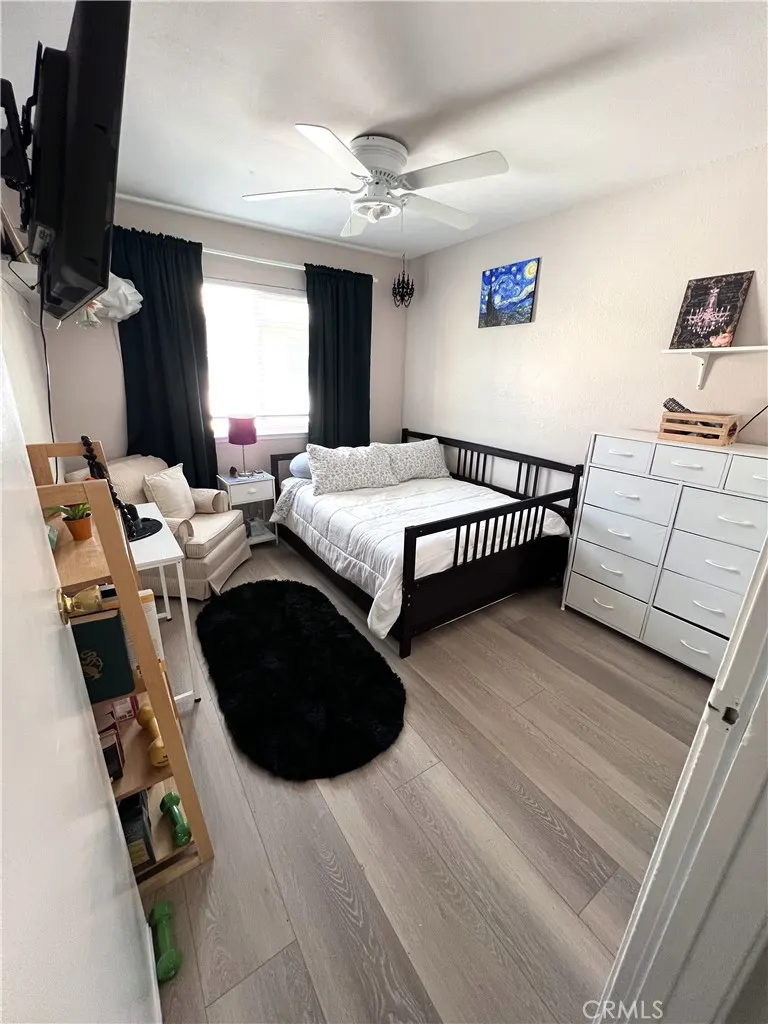 989 W Sierra Madre Avenue, #4