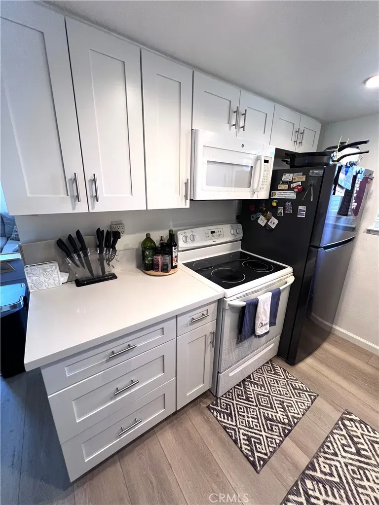 989 W Sierra Madre Avenue, #4