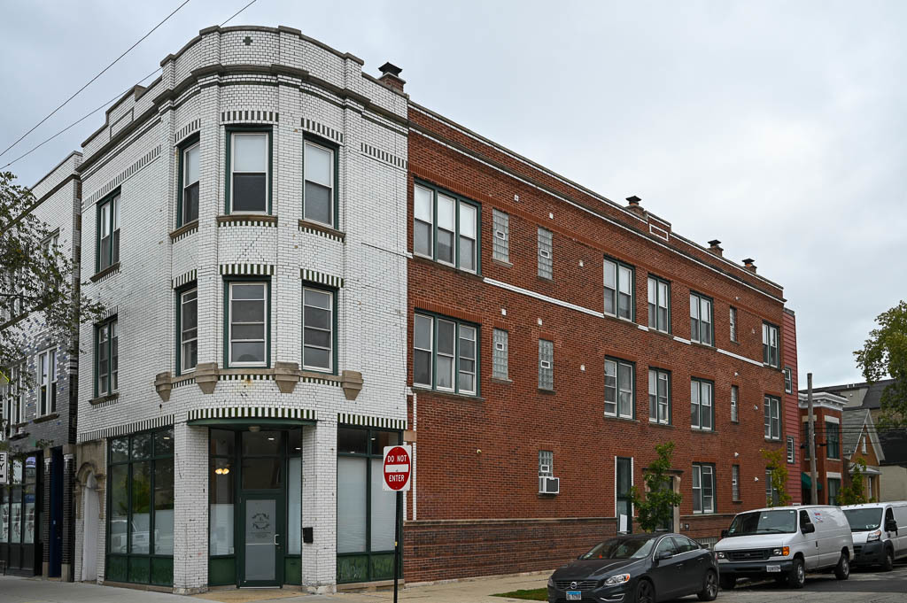 2350 W Charleston Street 2R IL, #2R