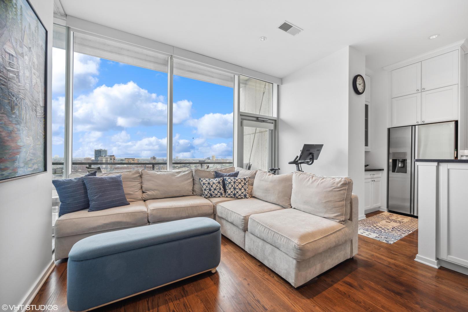 500 W SUPERIOR Street 1201 IL, #1201