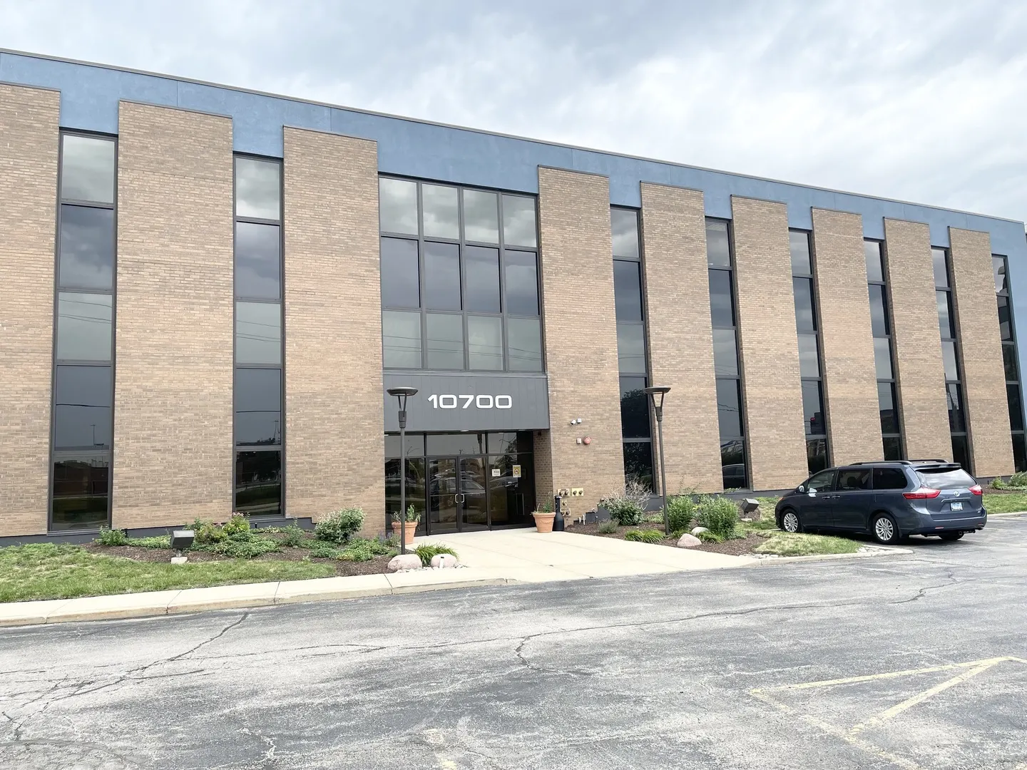 10700 W Higgins Road 230 IL
