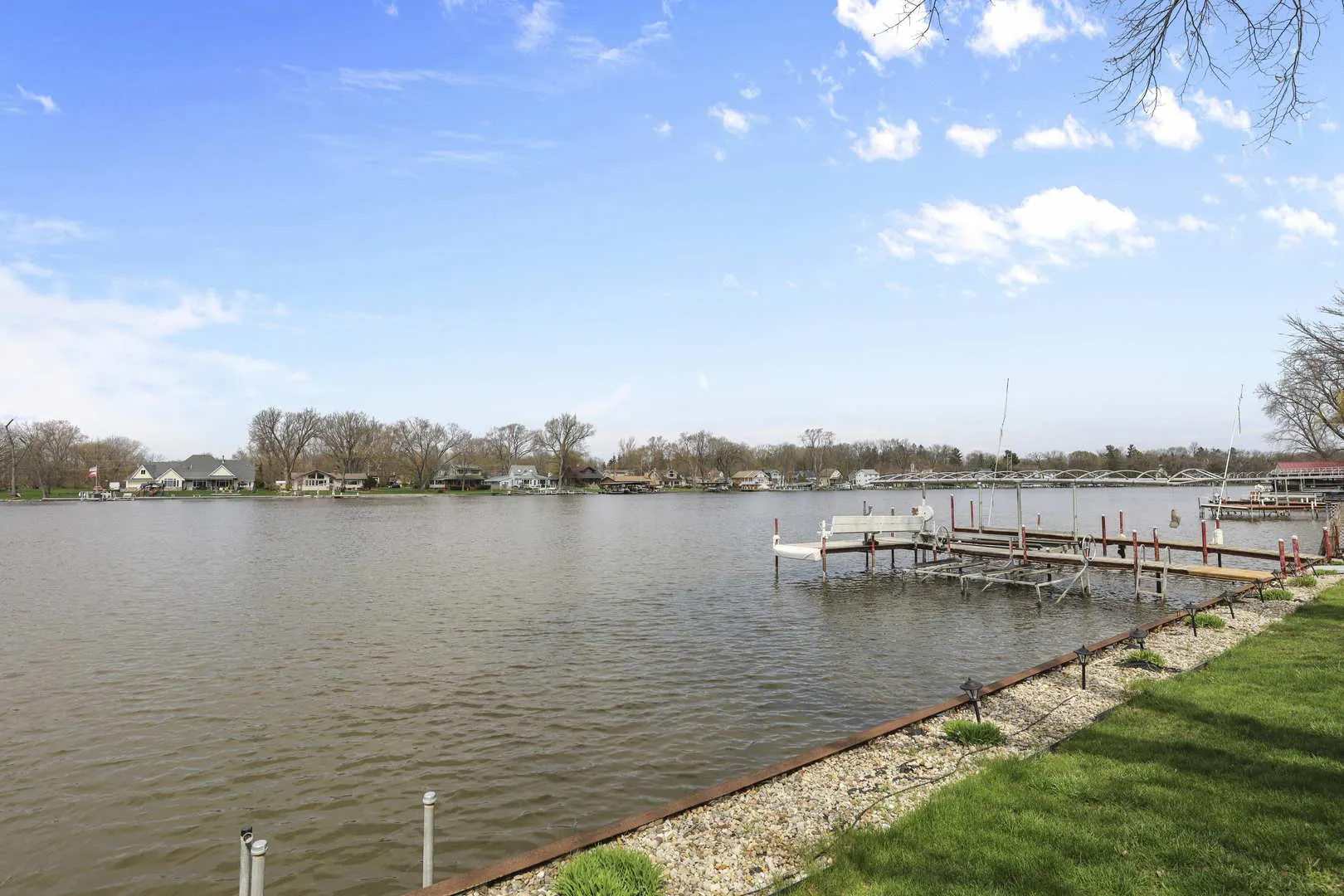 2115 N WOODLAWN PARK Avenue IL