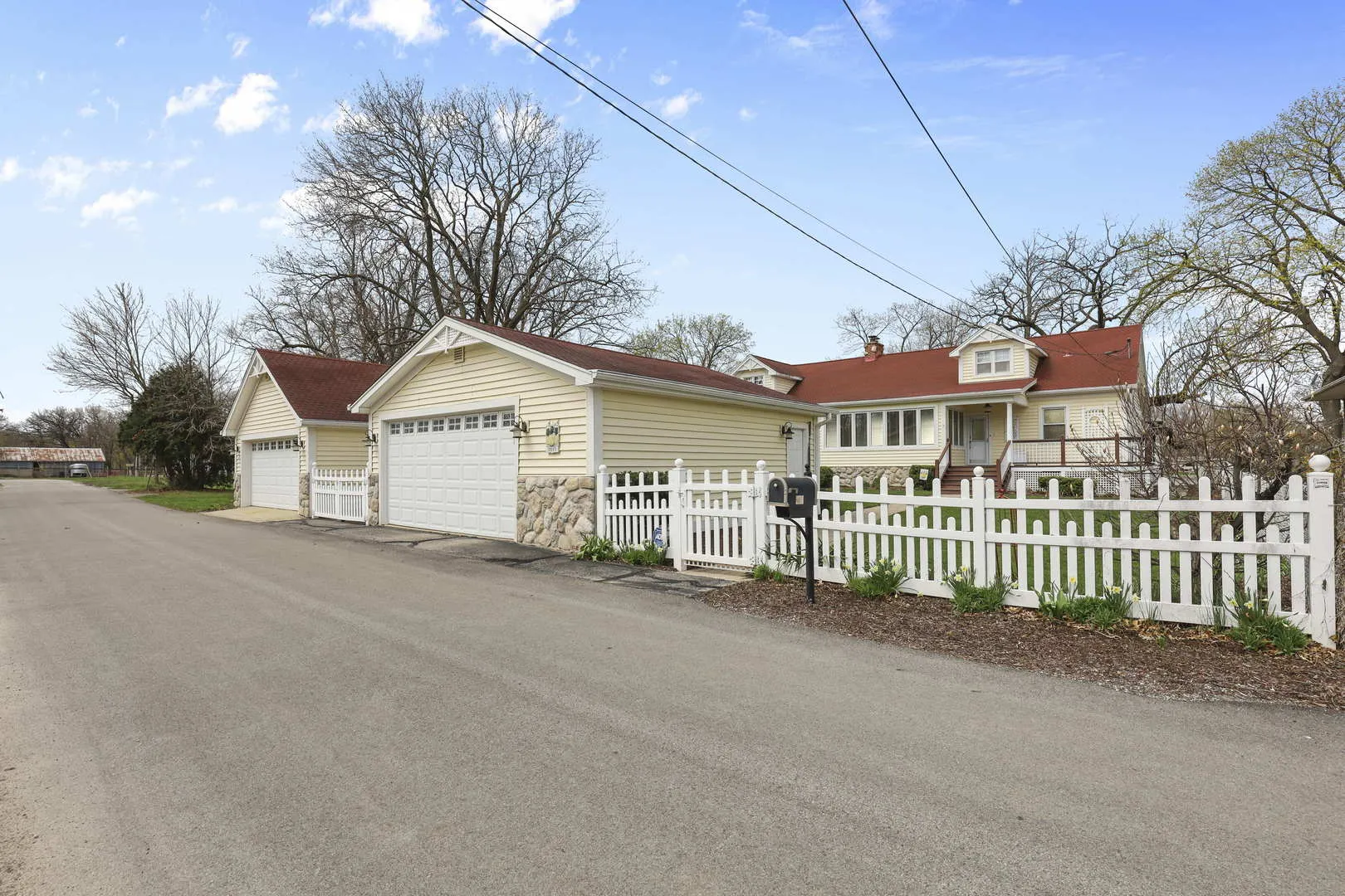 2115 N WOODLAWN PARK Avenue IL