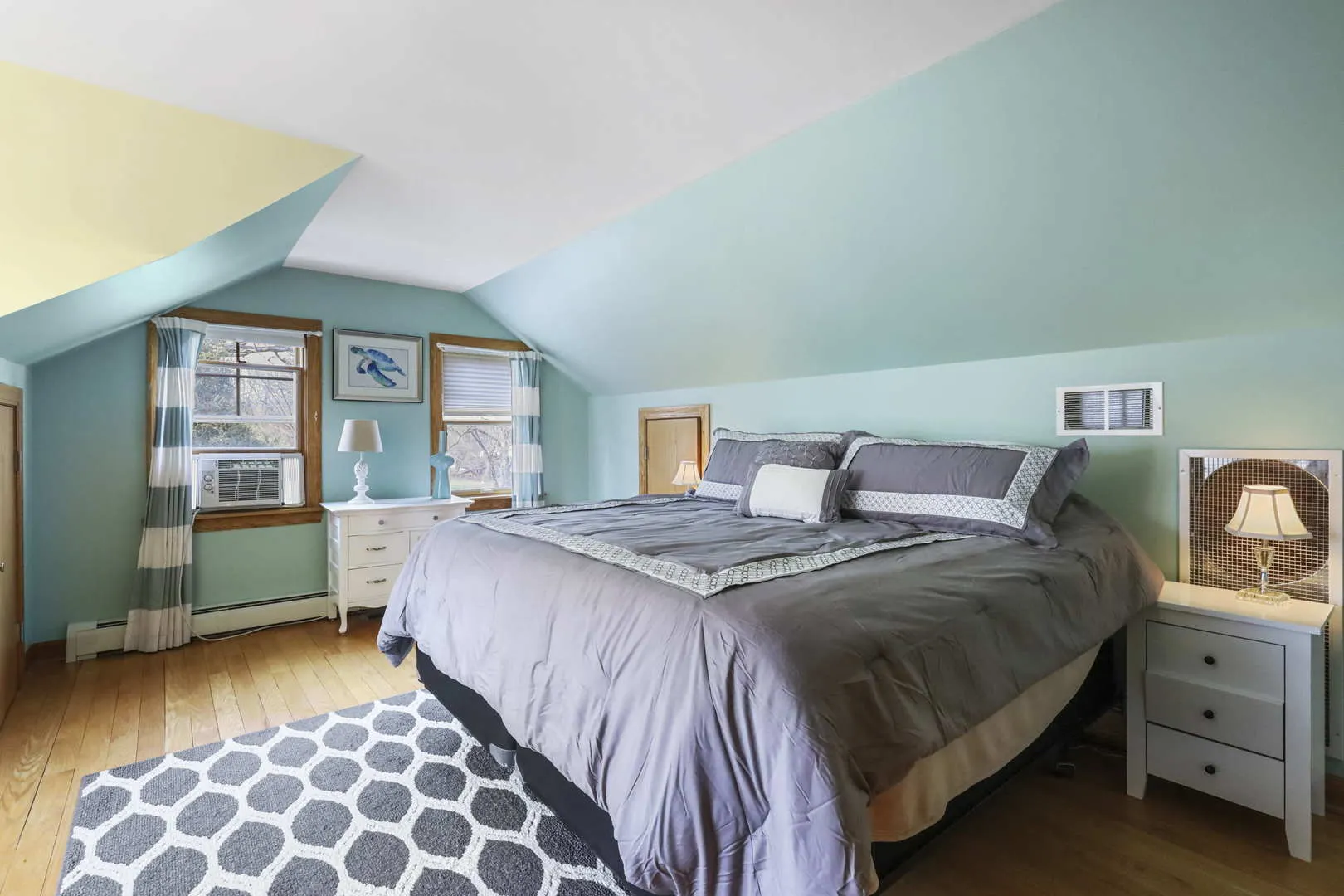 2115 N WOODLAWN PARK Avenue IL