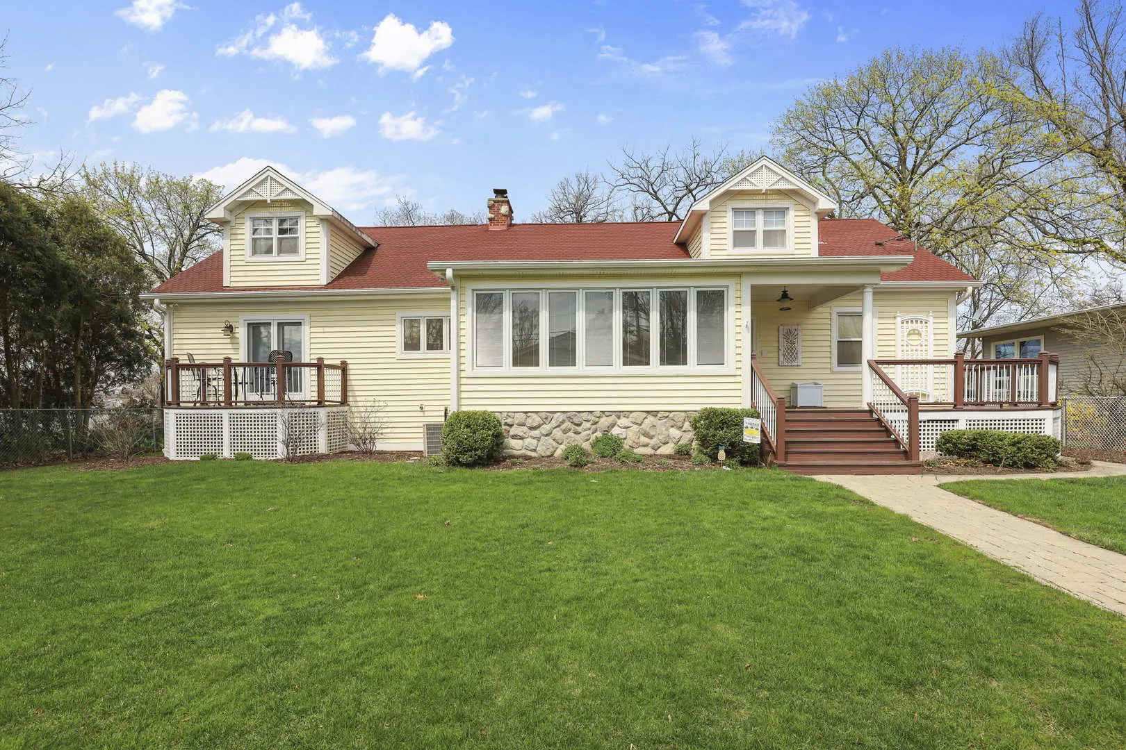 2115 N WOODLAWN PARK Avenue IL