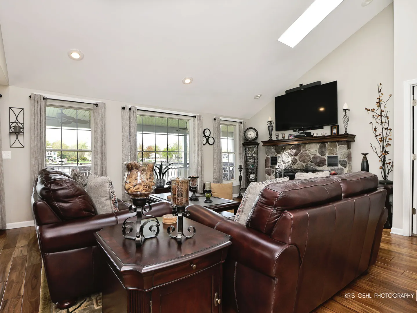 2601 N Villa Lane IL