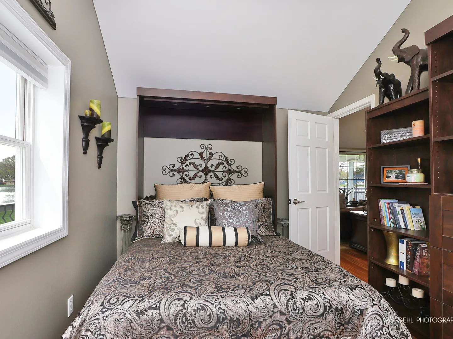 2601 N Villa Lane IL