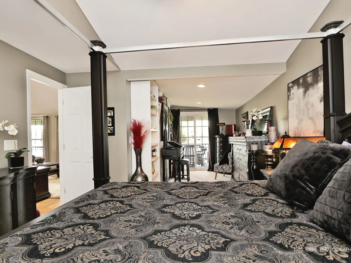 2601 N Villa Lane IL