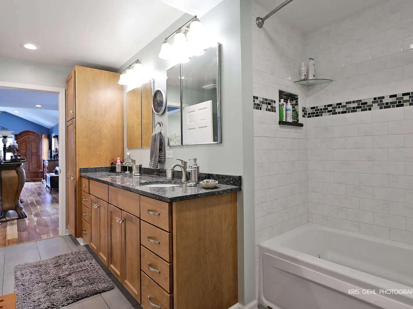 2601 N Villa Lane IL