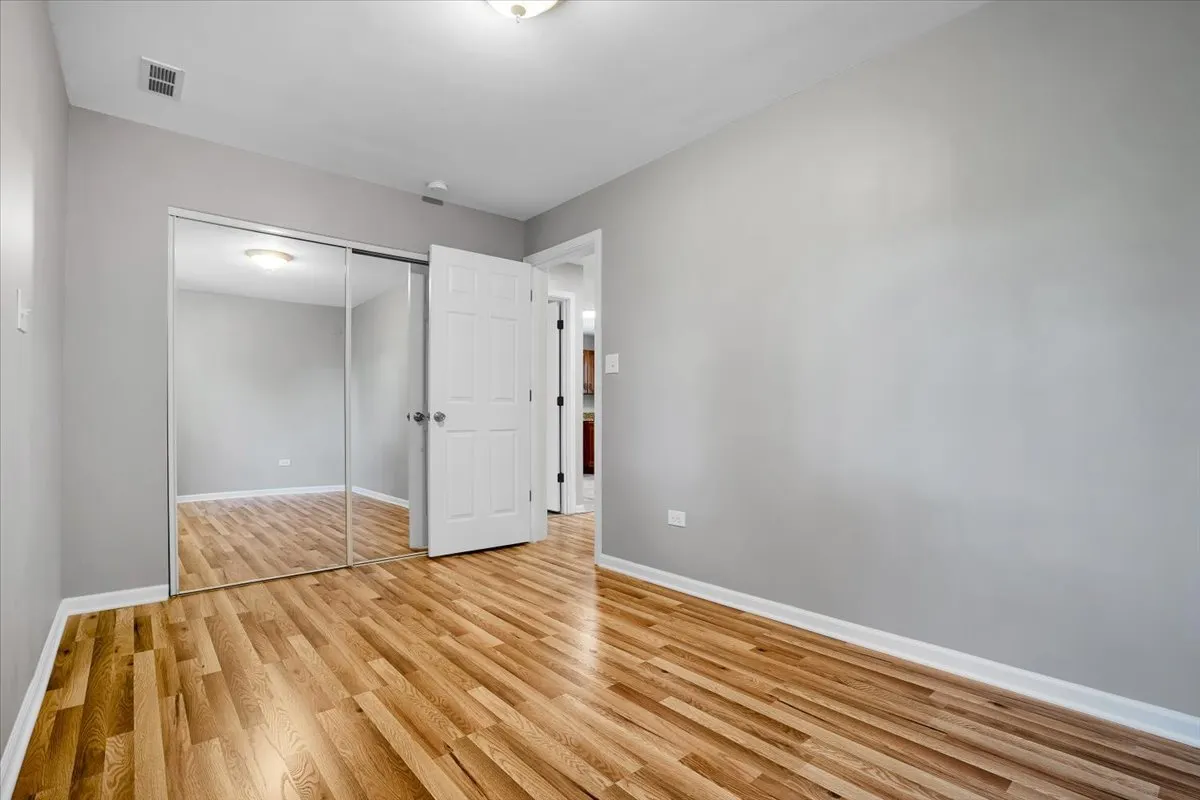 2425 W Riverside Drive IL