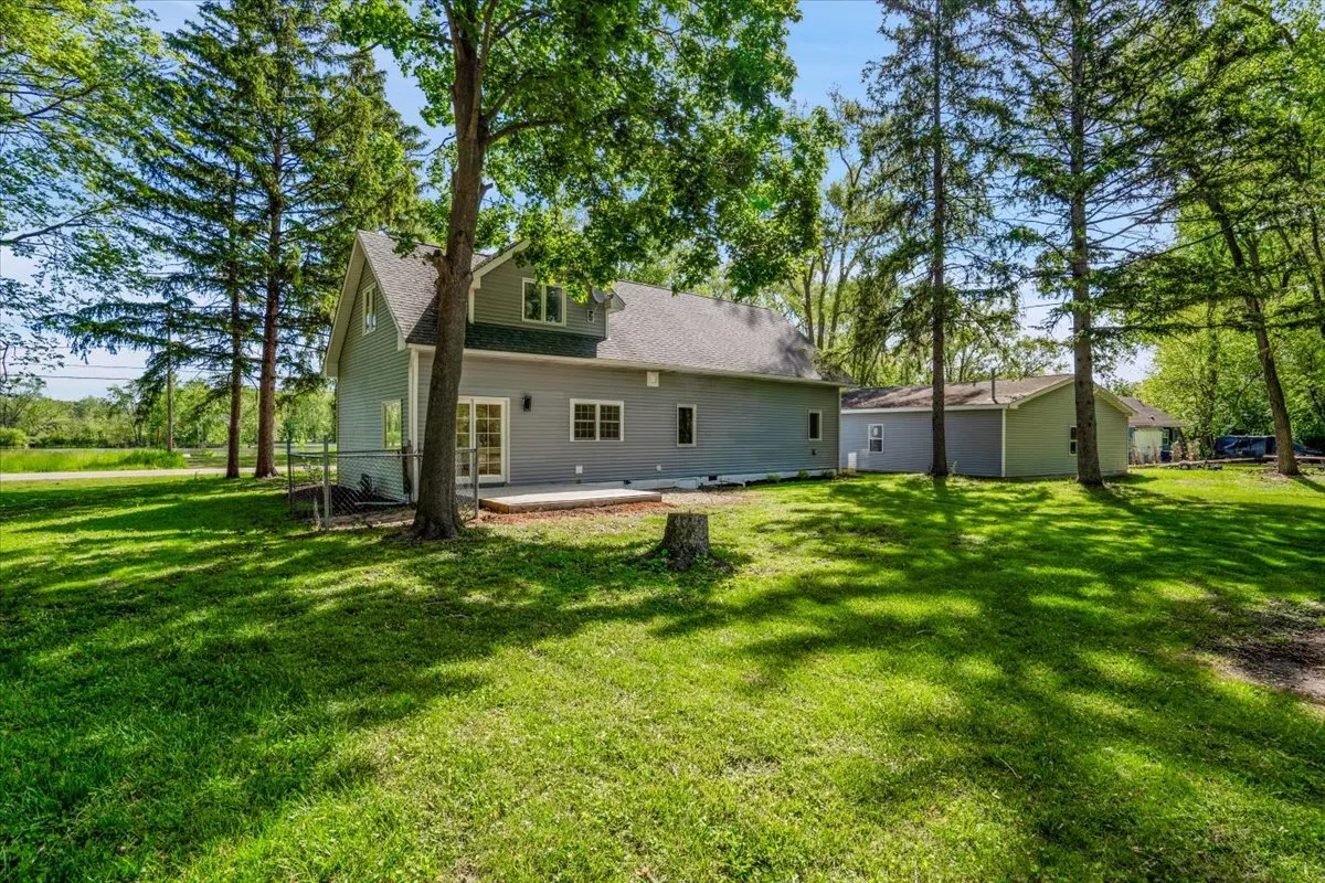 2425 W Riverside Drive IL