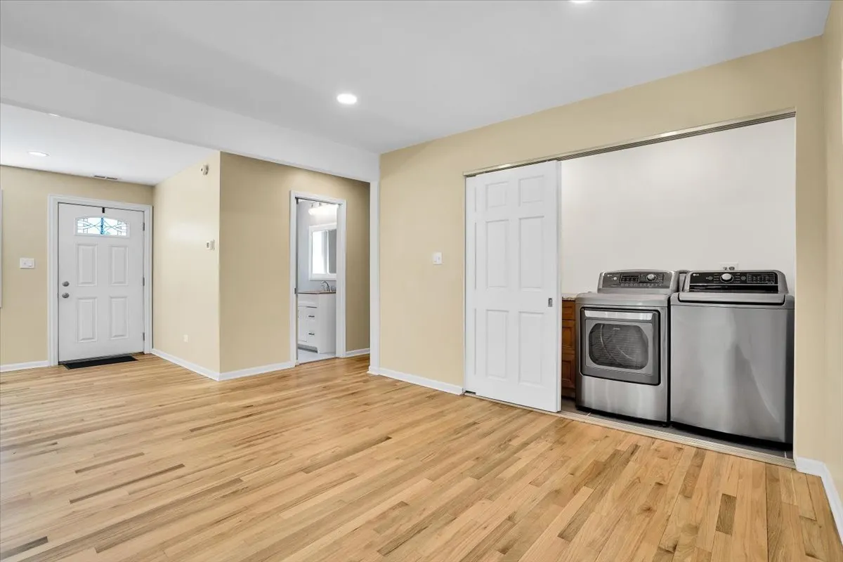 2425 W Riverside Drive IL