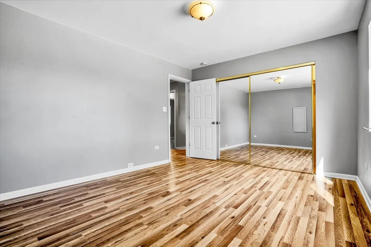 2425 W Riverside Drive IL