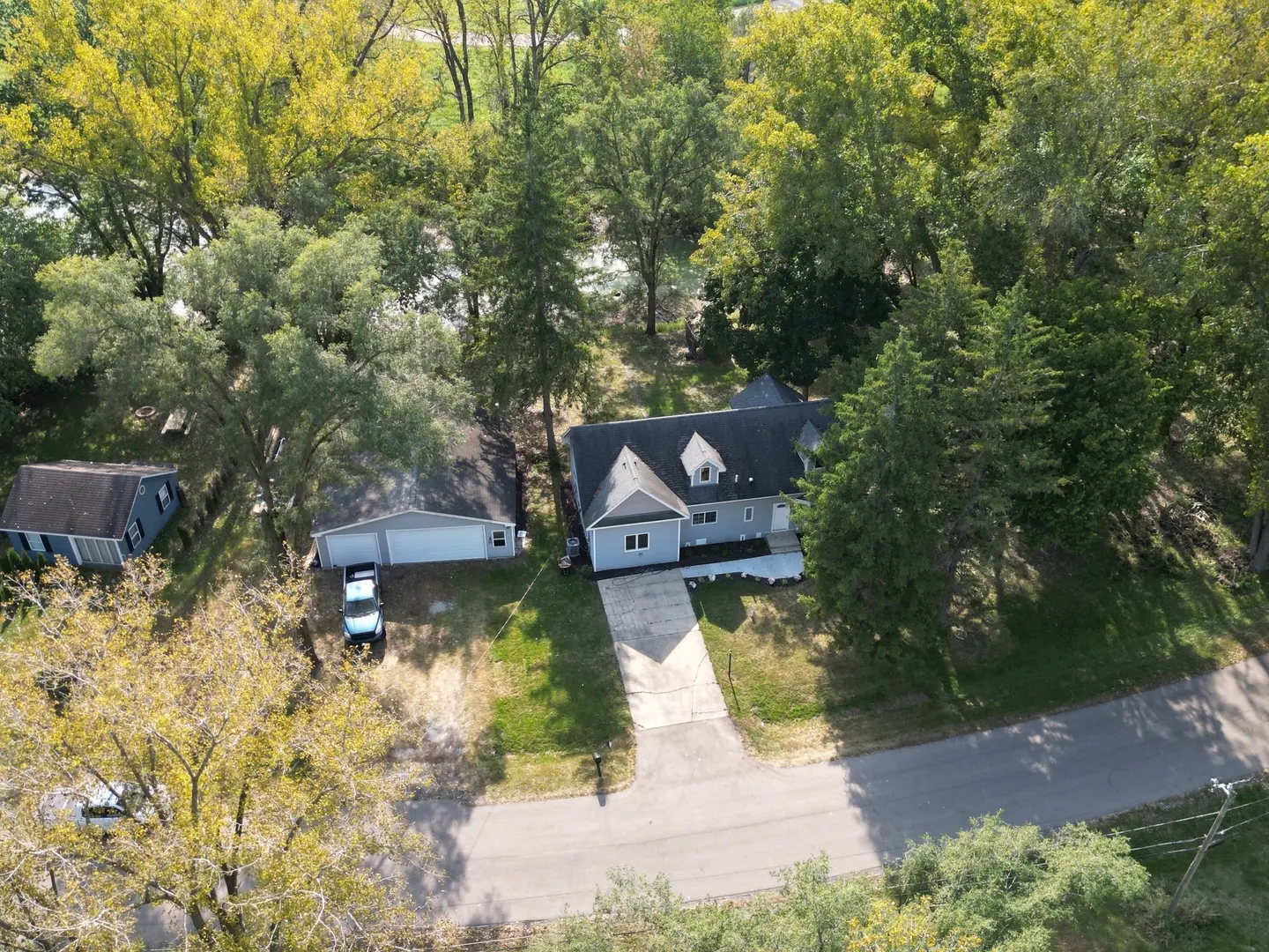 2425 W Riverside Drive IL