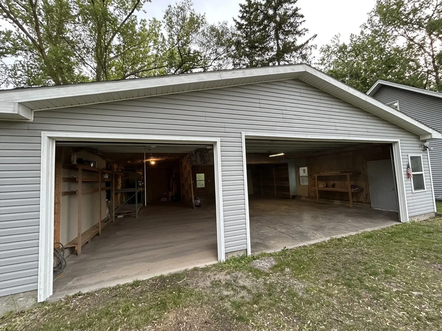 2425 W Riverside Drive IL