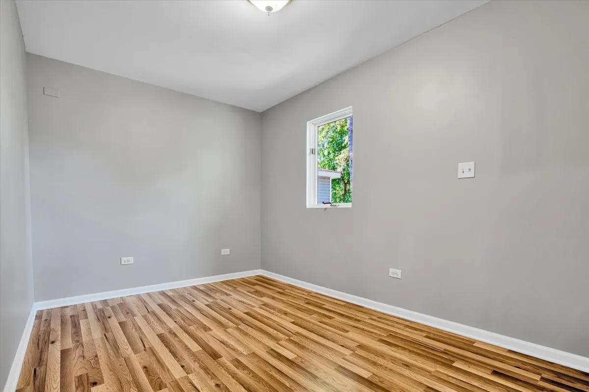 2425 W Riverside Drive IL