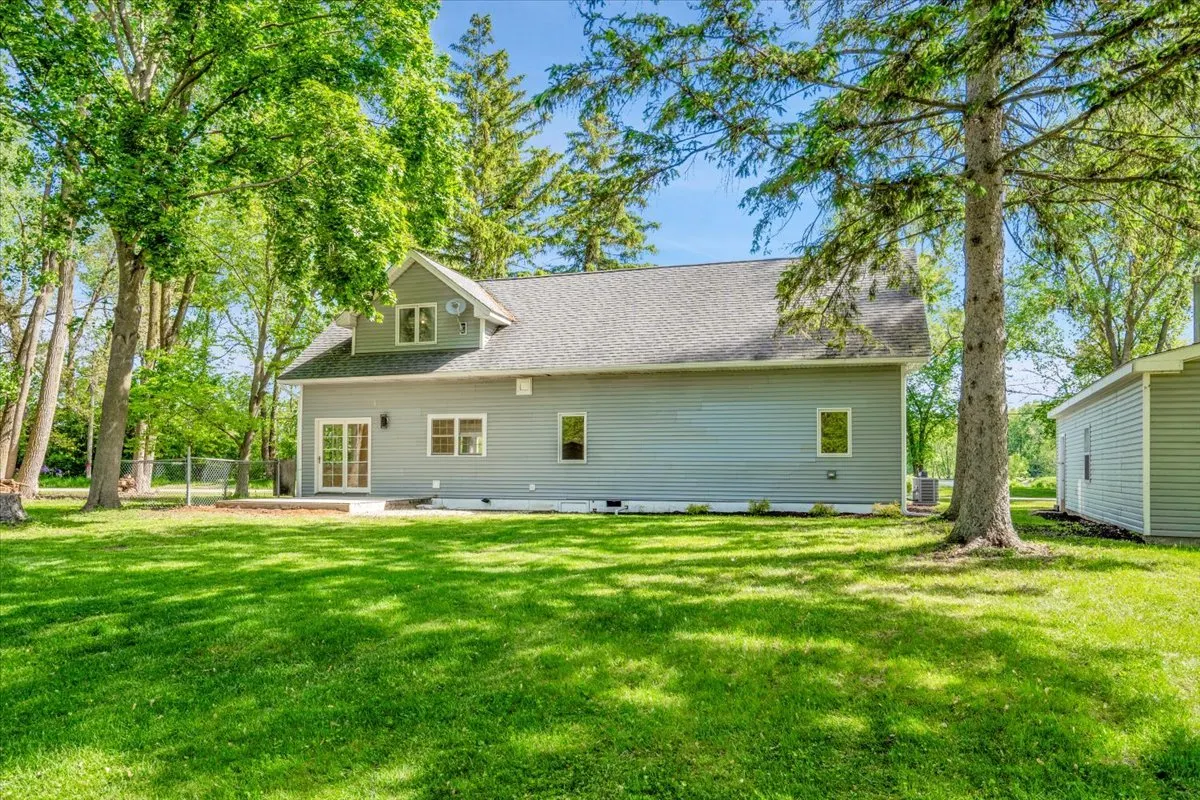 2425 W Riverside Drive IL