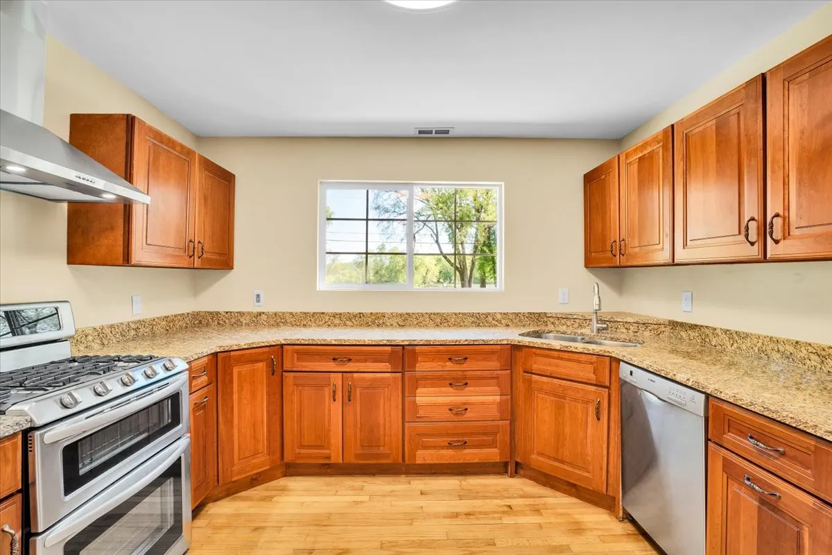 2425 W Riverside Drive IL