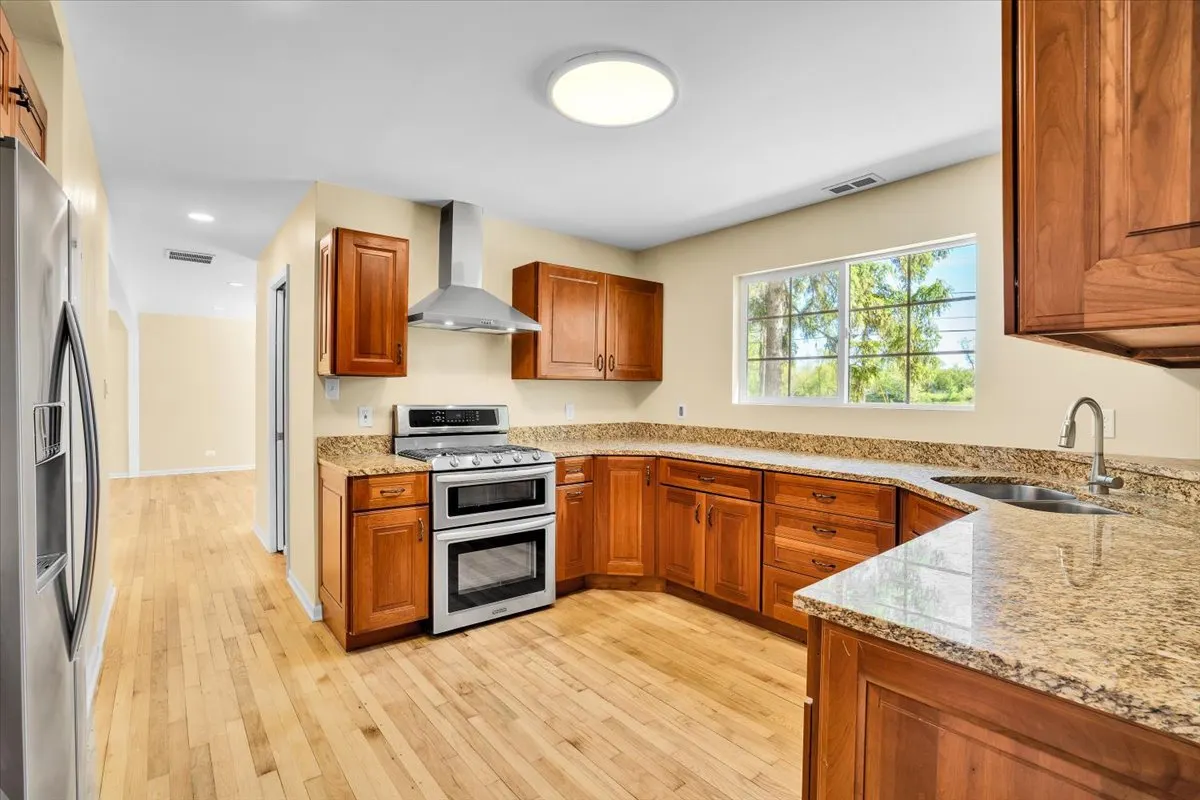 2425 W Riverside Drive IL