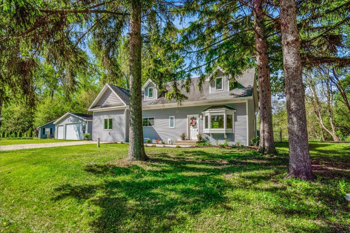 2425 W Riverside Drive IL