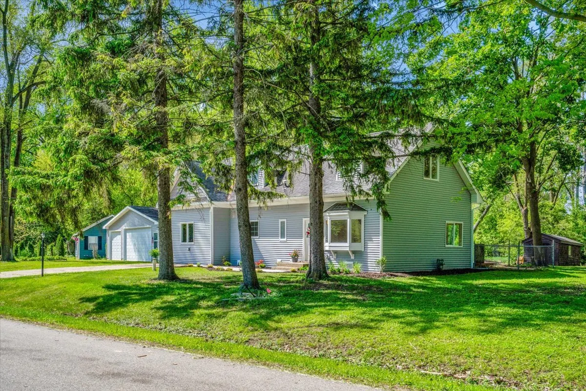 2425 W Riverside Drive IL