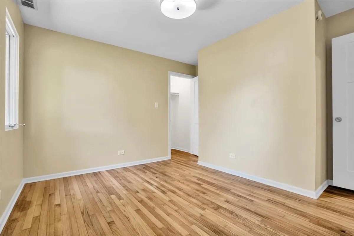 2425 W Riverside Drive IL