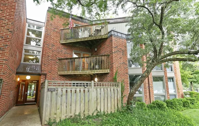 2131 N Larrabee Street 6103 IL