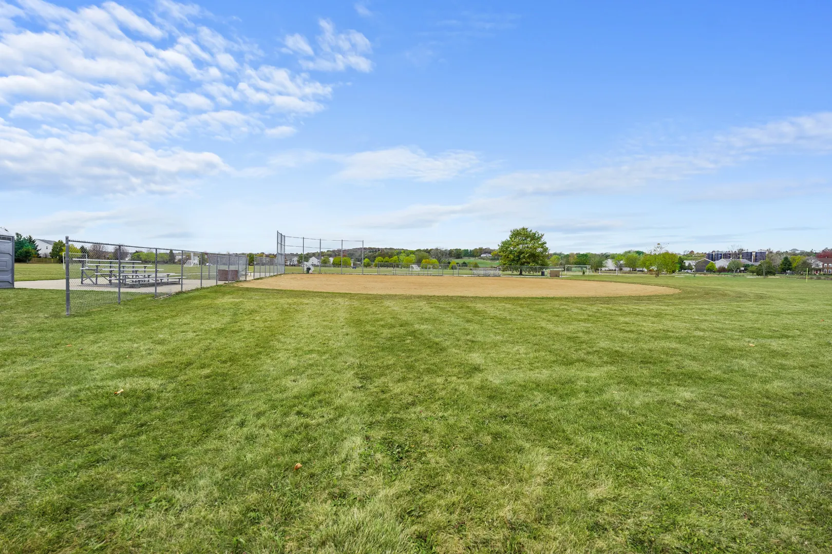 638 Legend Lane IL