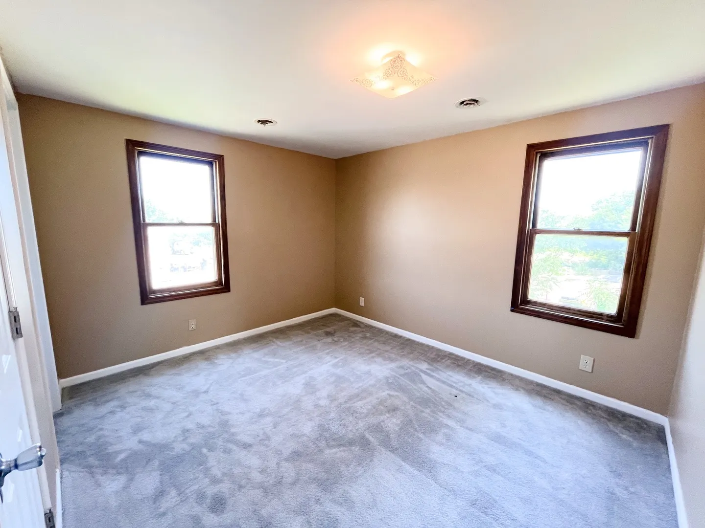1620 S River Road IL