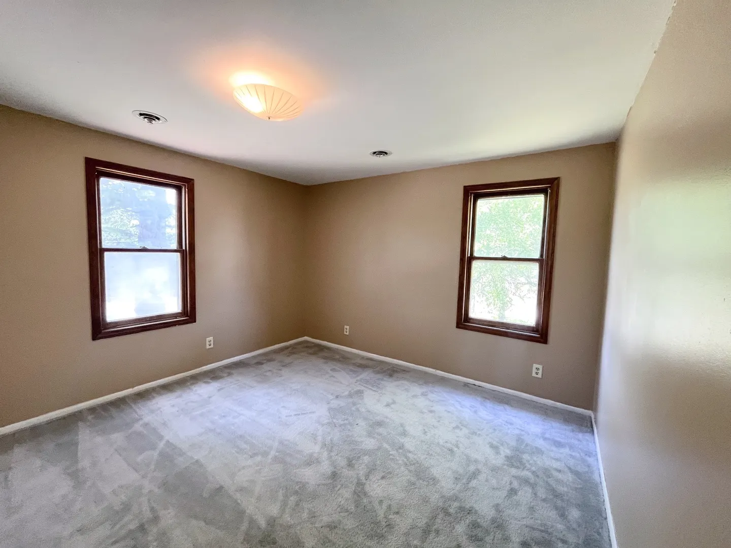 1620 S River Road IL
